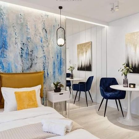 Government Deluxe Studio By Magic Apartments Букурещ Екстериор снимка