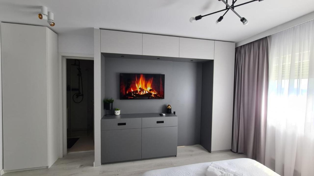 Government Deluxe Studio By Magic Apartments Букурещ Екстериор снимка