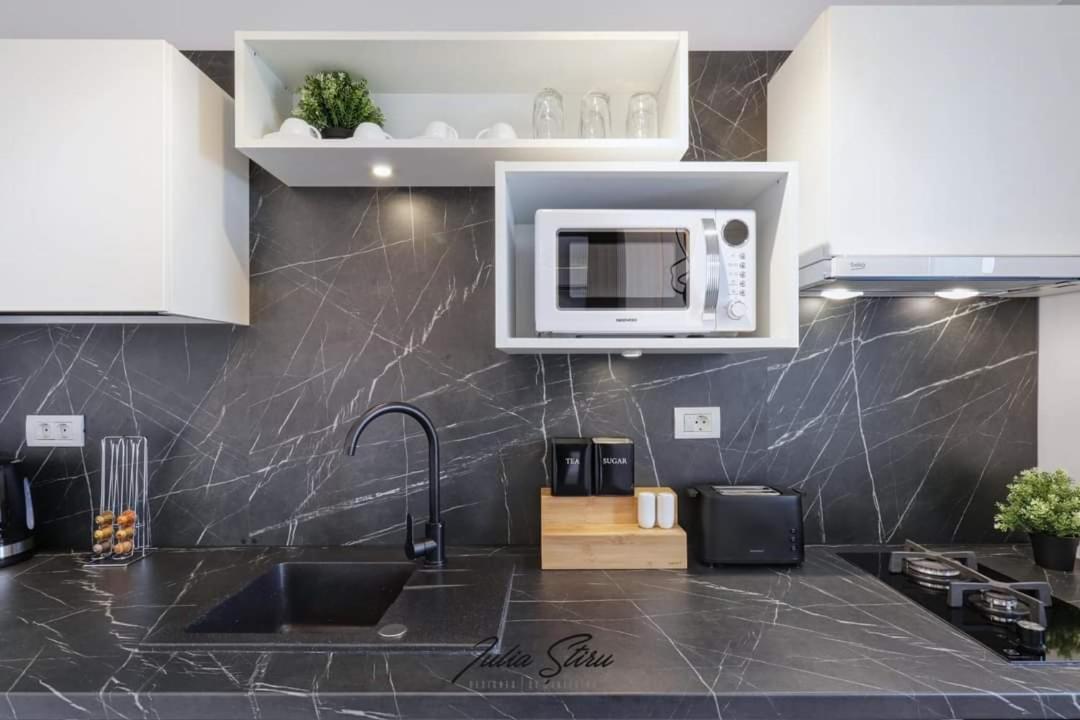 Government Deluxe Studio By Magic Apartments Букурещ Екстериор снимка