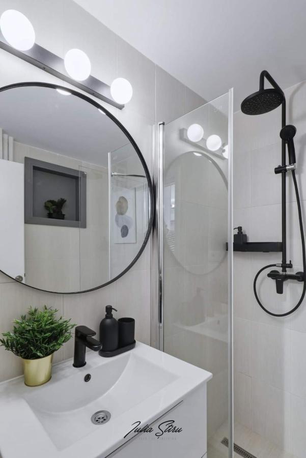 Government Deluxe Studio By Magic Apartments Букурещ Екстериор снимка
